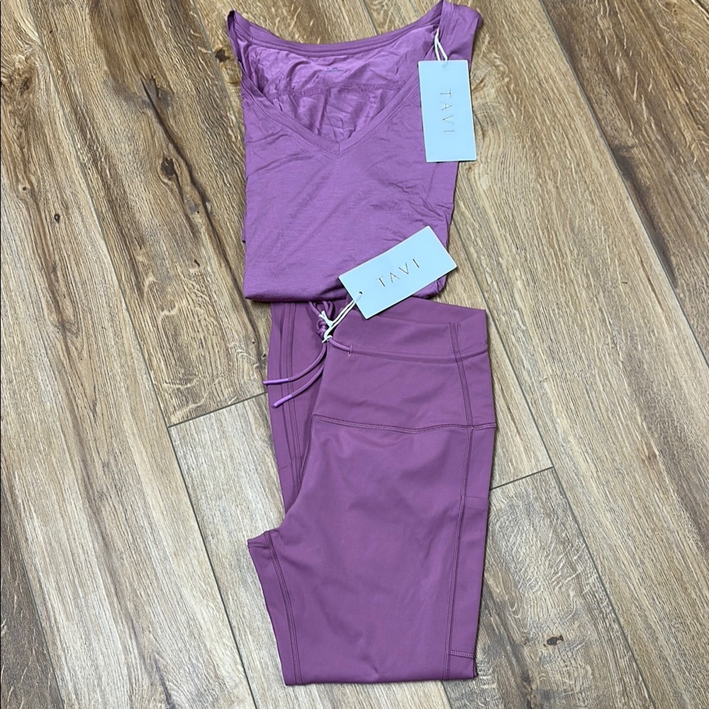 NWT’s TAVI Women's Purple Activewear Set V-neck tee & Pocket Tight size Large